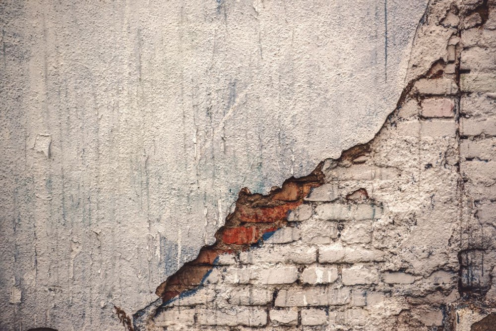 Praca przy cięciu betonu – niebezpieczeństwa i zagrożenia